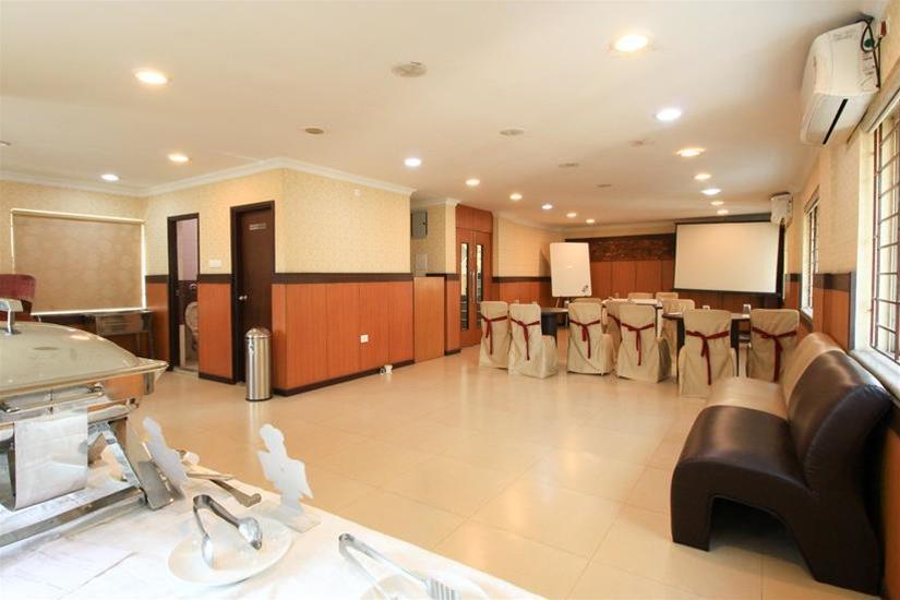 Moments Hotel Kolkata Bagian luar foto