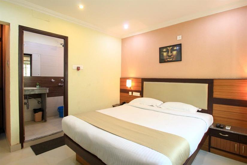 Moments Hotel Kolkata Bagian luar foto