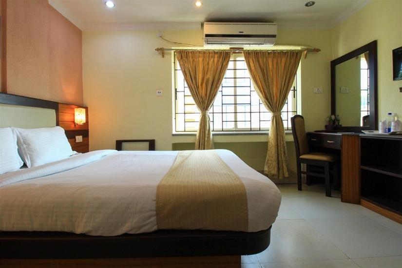 Moments Hotel Kolkata Bagian luar foto