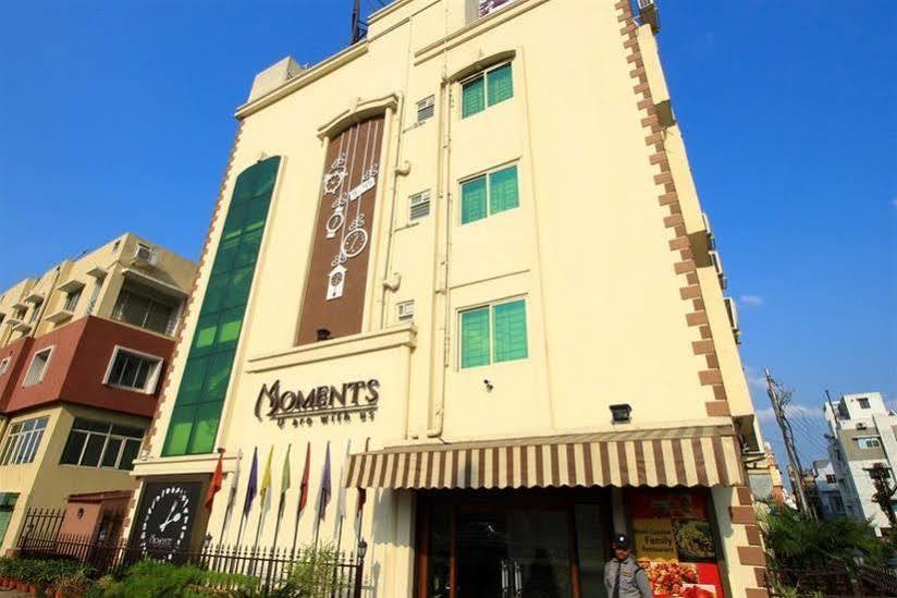Moments Hotel Kolkata Bagian luar foto
