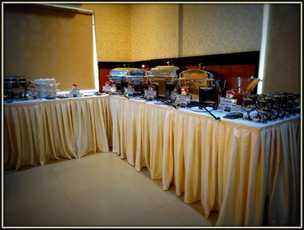Moments Hotel Kolkata Bagian luar foto