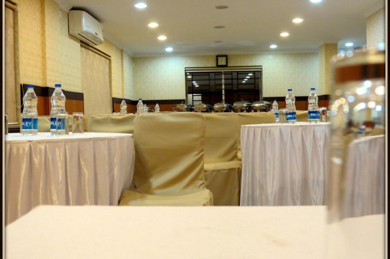 Moments Hotel Kolkata Bagian luar foto