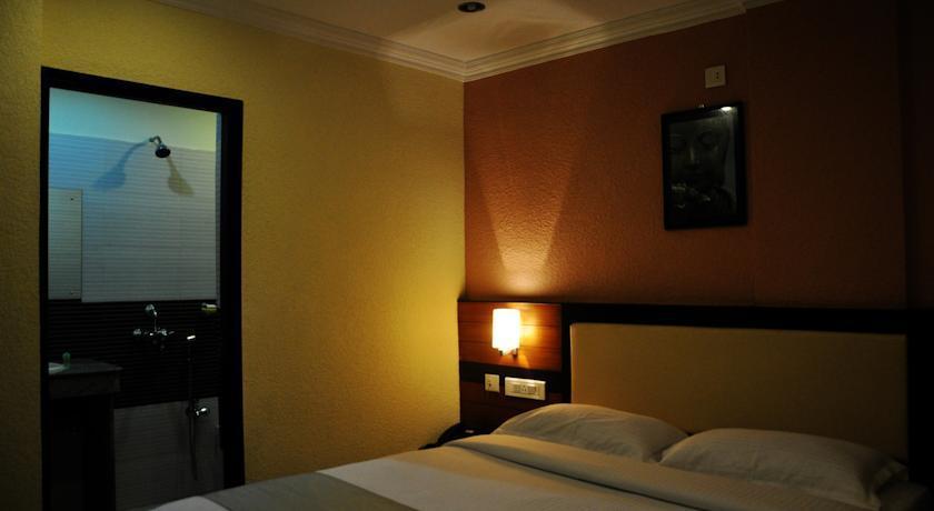Moments Hotel Kolkata Bagian luar foto