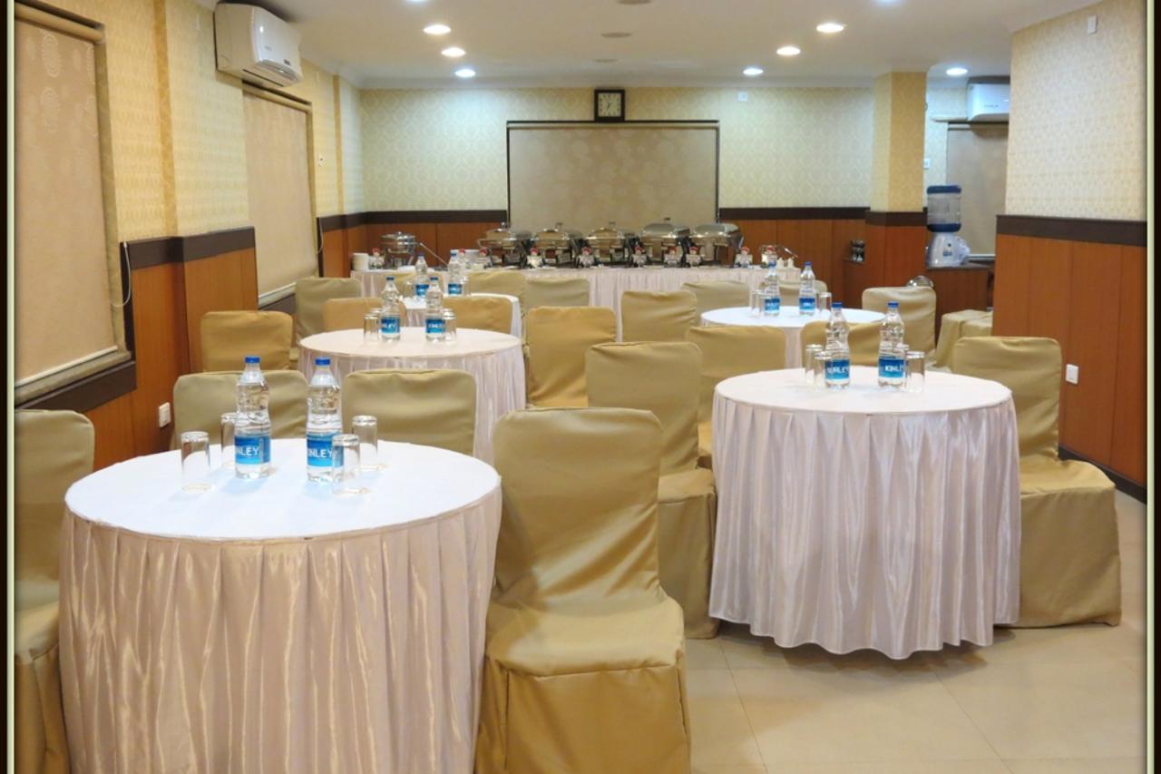Moments Hotel Kolkata Bagian luar foto