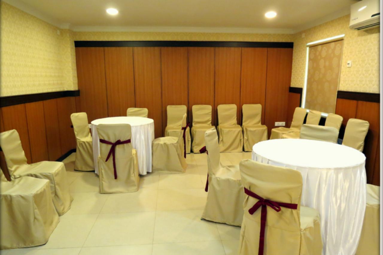 Moments Hotel Kolkata Bagian luar foto